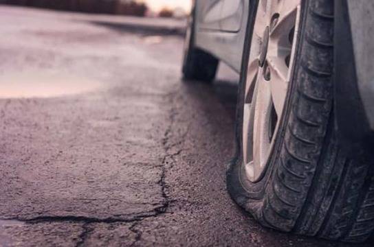 Пътна помощ за подмяна на спукана гума