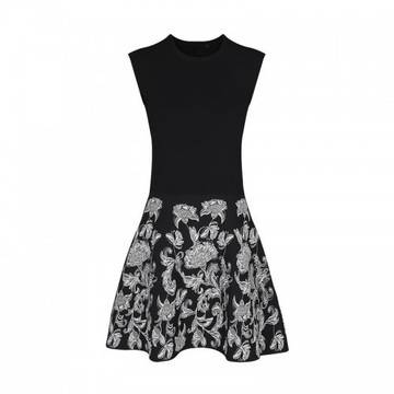 ЧЕРНА РОКЛЯ С ЩАМПА