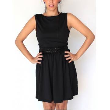 ЧЕРНА РОКЛЯ БЕЗ РЪКАВ