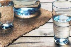 Пречистващ ритуал с вода, който годни лошата енергия и черната магия от дома