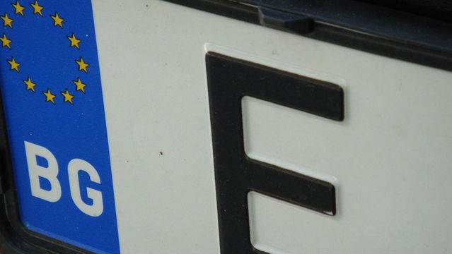 21-годишен хванат да управлява автомобил с чужди регистрационни табели в Разлог