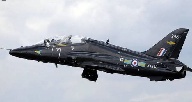 Самолет се разби в Англия, двама пилоти пострадаха