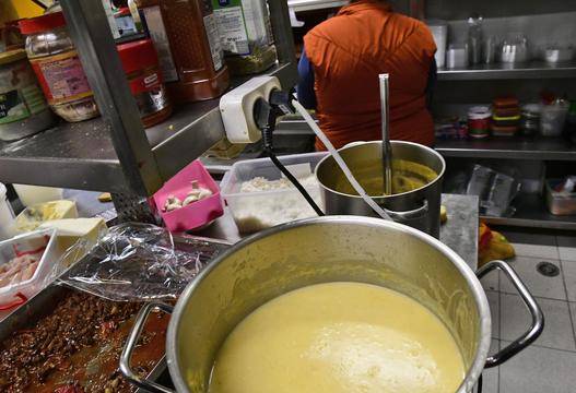 Затвориха „Брик Кафе“ в София. Собственичката раздава храна на нуждаещи се