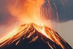 Най-активният вулкан в Индонезия изригна отново