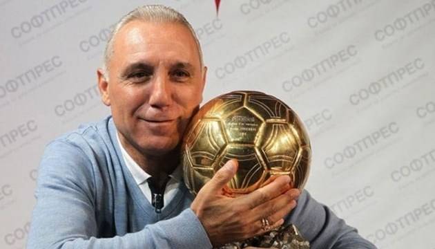 Камата води в анкета за най-велик играч в историята на Барселона