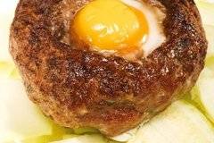 Печено гнездо от кайма с яйце и гъби