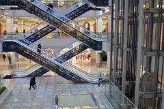 Искат нехранителните магазини да бъдат отворени от 12 април