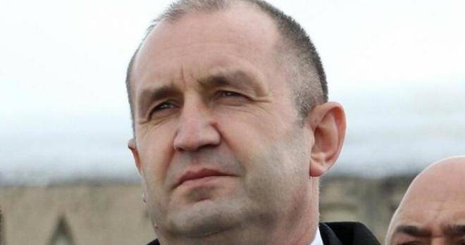 Труд: Президентът събира парламента следващия четвъртък