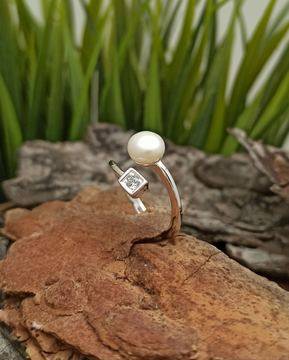 Дамски сребърен пръстен с перла и циркон 911R