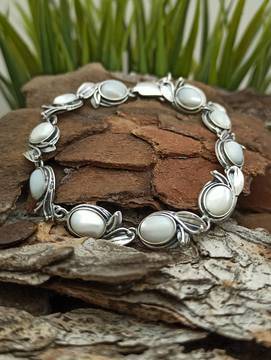 Дамска сребърна гривна с бял седеф 1020B