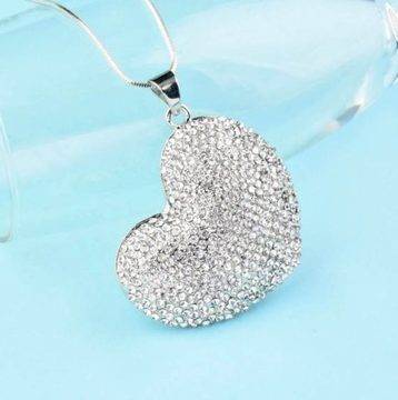 Колие с медальон сърце с цирконий