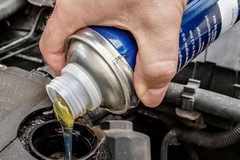 Полезни ли са добавките в маслото и горивото, които добавяме?