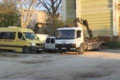 Шок! Паяк вдигна кола с дете в Плевен СНИМКИ