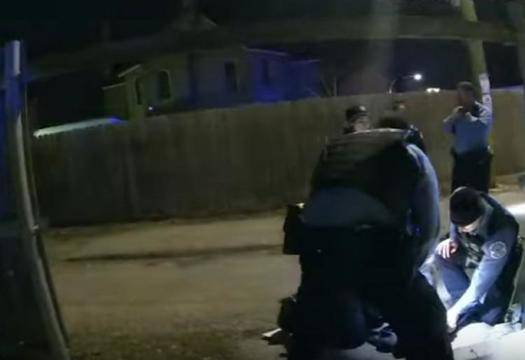 Шокиращо ВИДЕО 18 показва последните мигове на застреляно 13-г момче в Чикаго