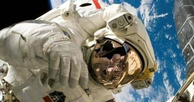 Трима космонавти се завърнаха от мисия