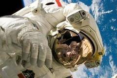 Трима космонавти се завърнаха от мисия