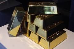 Златото поскъпва на фона на отслабващия долар