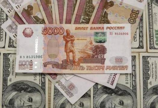 Прогноза: Кога рублата ще удари долара?