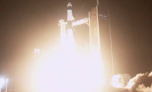 УСПЕХ: За пръв път рециклирана ракета и кораб Крю Драгън изведоха хора в космоса!
