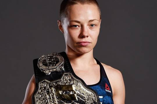 MMA шампионка се обяви срещу комунизма