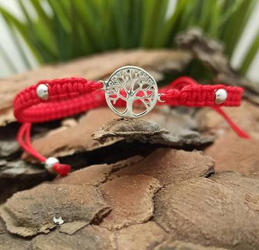 Kabbalah* гривна изплетена от червен конец “Дървото на живота”