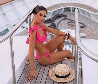 Секси бански в неонови цветове