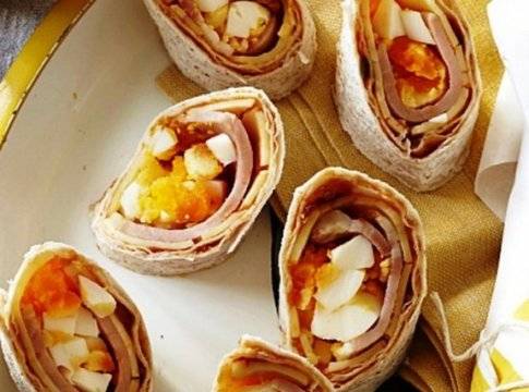 Рулца с бекон, сирене и яйца