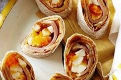 Рулца с бекон, сирене и яйца