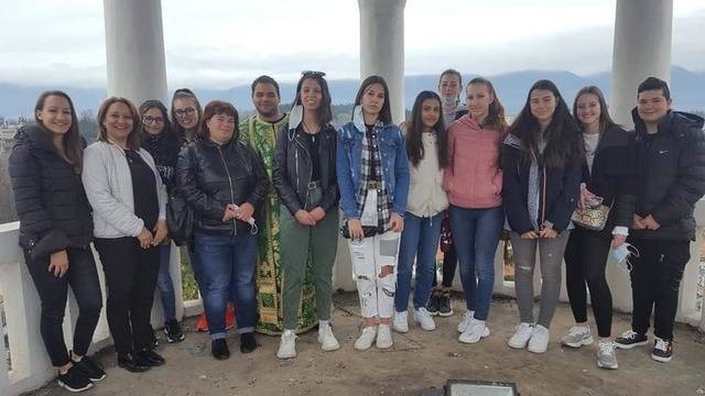 Ученици биха празнично камбаните в храм „Св. Благовещение“ в Разлог на Лазаровден