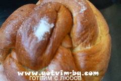 Великденски празничен козунак