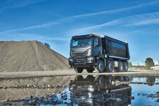Iveco допълва обновената тежка гама с нов T-WAY