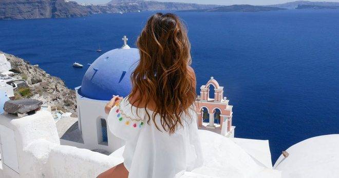 7 тоалета подходящи за почивката ви в Санторини