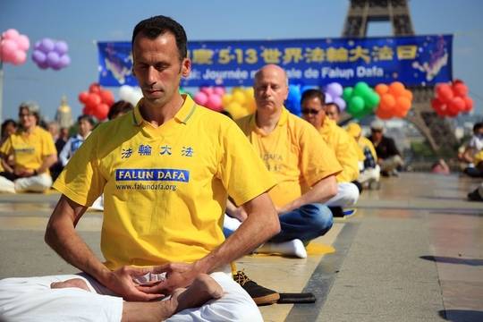 Добро здраве и спокойно съзнание в Световния ден на Фалун Дафа