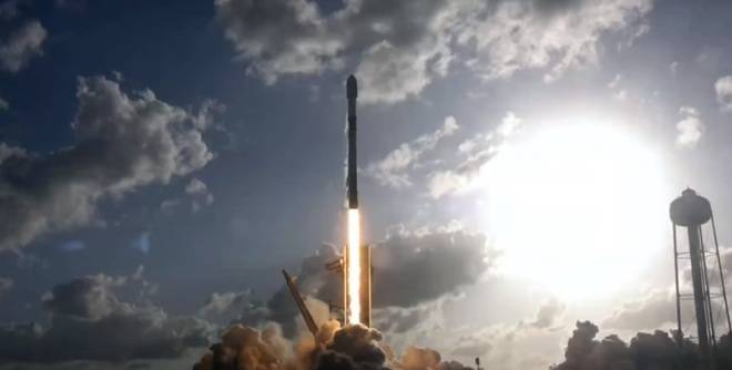 УСПЕХ: СпейсЕкс проведе 15-тия си космически полет за 2021 година!