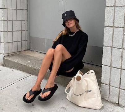 Аксесоарите вдъхновени от 90-те, които ще виждаме и това лято