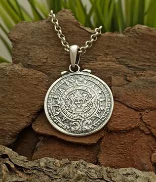 Сребърен медальон с Вечният календар на маите 338T
