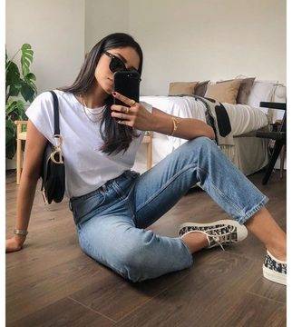 Как да носим бяла тениска