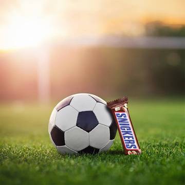 Спечелете 100 футболни топки от Snickers