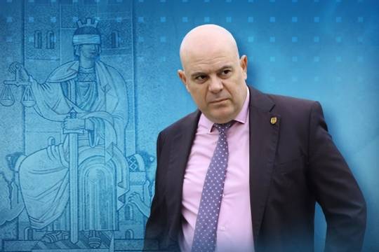 Морал и закон: протестите срещу главния прокурор Иван Гешев