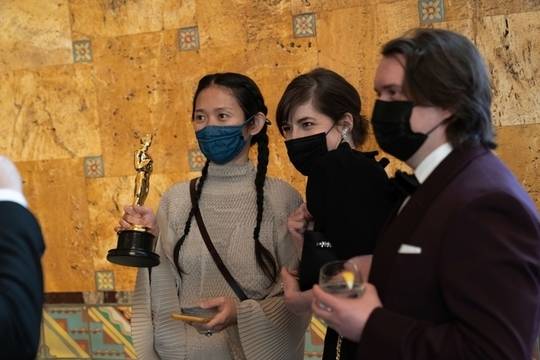 „Вечните“, от режисьорката на „Земя на номади“ (видео)