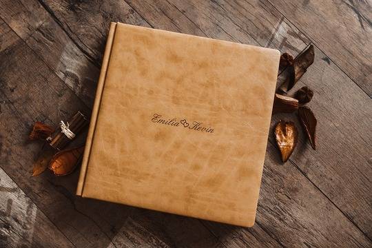 Сватбена фотокнига