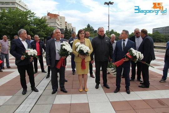 Лидерът на БСП Корнелия Нинова пристигна в Благоевград за откриването на предизборната кампания