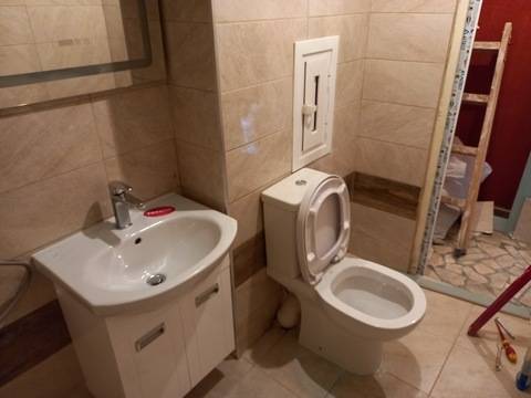 ОБАЖДАНЕ ДО ВОДОПРОВОДЧИК В СОФИЯ Избрана