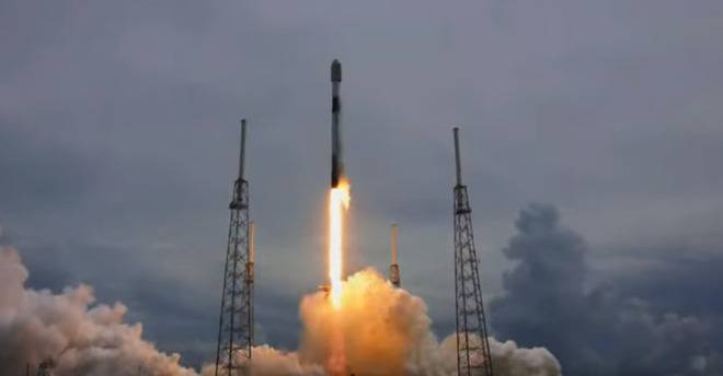 УСПЕХ: Ракета Фалкън 9 изведе в орбита 88 спътника, сред които и български!