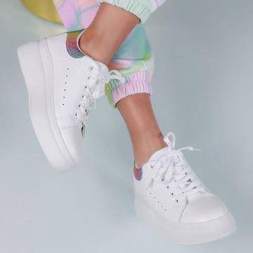 Как да променим визията на малката черна рокля с чифт нови обувки