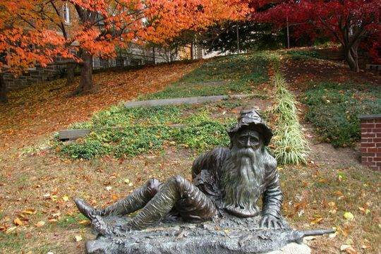 История за разширяване на времето и орел, който възкресява мъртвите, които не са направили съкращението в повечето Библии