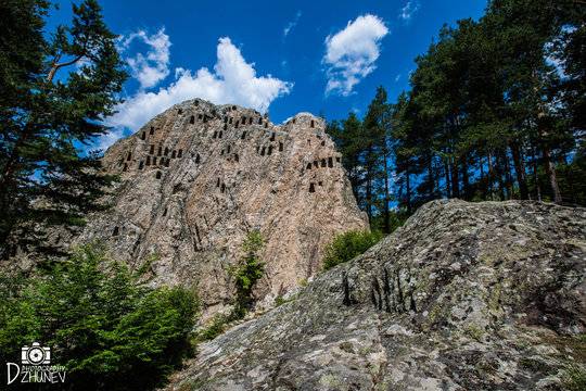 Тракийско скално светилище „Орлови скали“