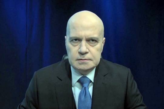 Операция „Прецакай другарчето“