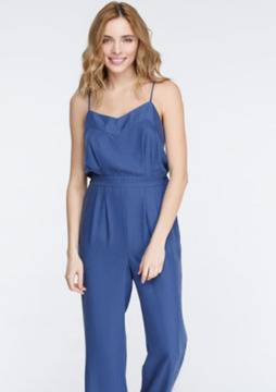 Модни тенденции при избора на дамски гащеризон през 2021-2022