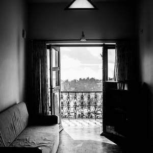 Може ли малката стая да изглежда по-голяма благодарение на осветлението?